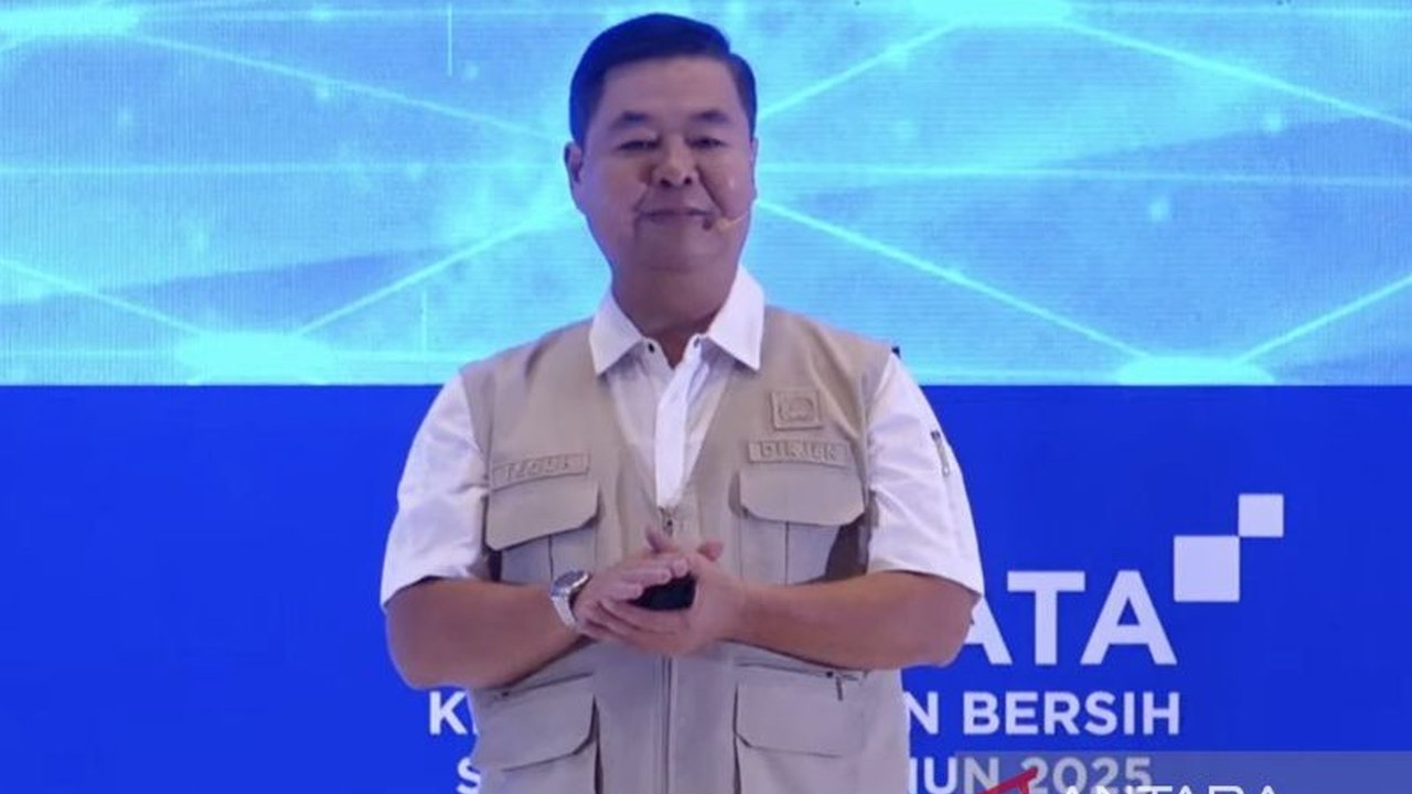 Simak rincian Data Penduduk Indonesia per akhir 2025 yang mencapai 288,3 juta jiwa, didominasi usia produktif dan sebaran di Jawa, menunjukkan potensi bonus demografi yang besar.