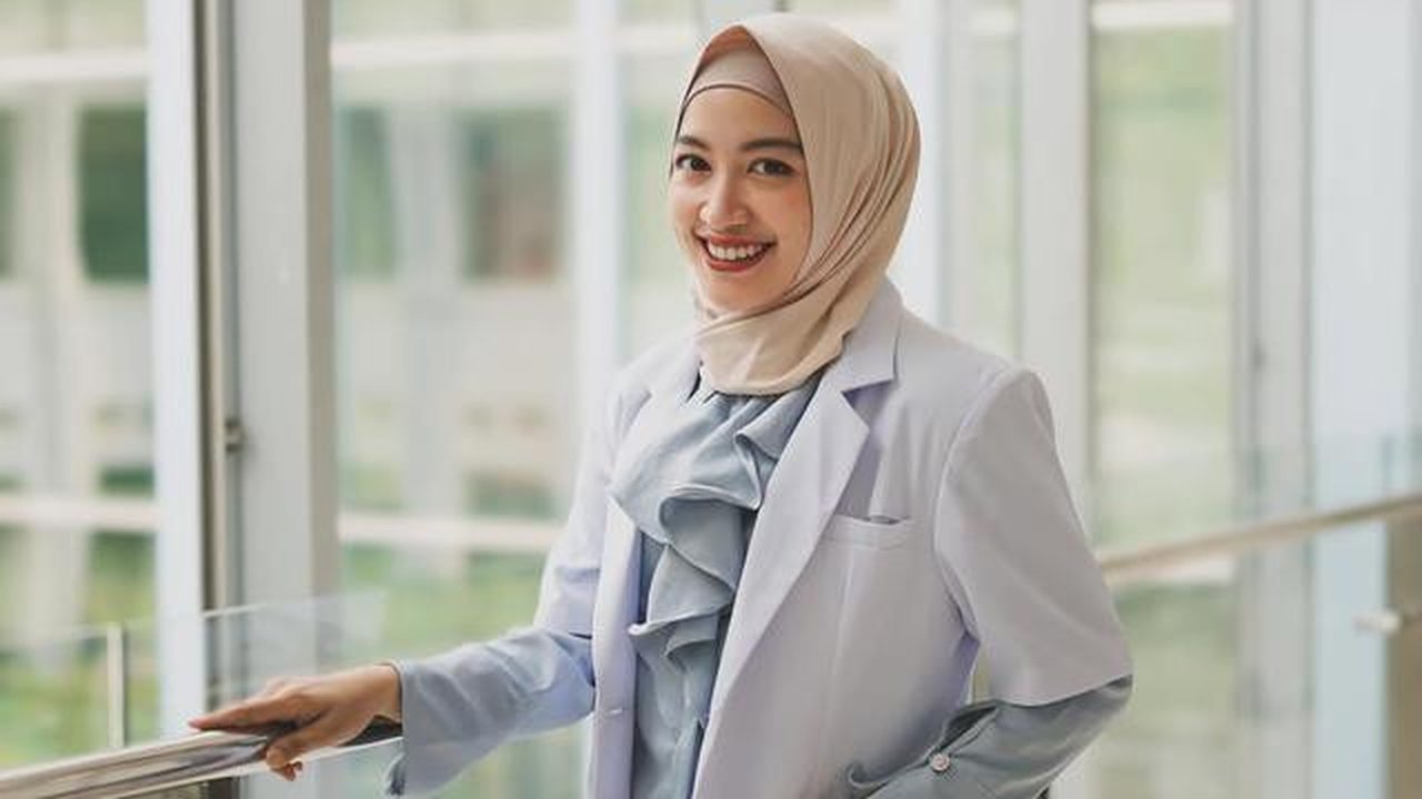 Prompt Gemini AI Edit Foto Ala Artis dengan Kamera Paparazzi (instagram.com/pramaisshelarinda.md)
