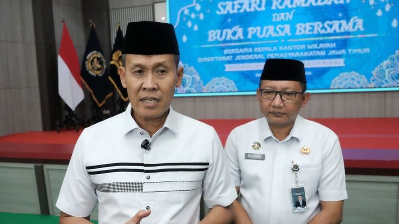 Kegiatan buka puasa bersama warga binaan dengan keluarga di Lapas Surabaya menjadi momen penting untuk memperkuat kondisi psikologis serta emosional mereka, sekaligus mengobati kerinduan dan mendukung proses pembinaan.