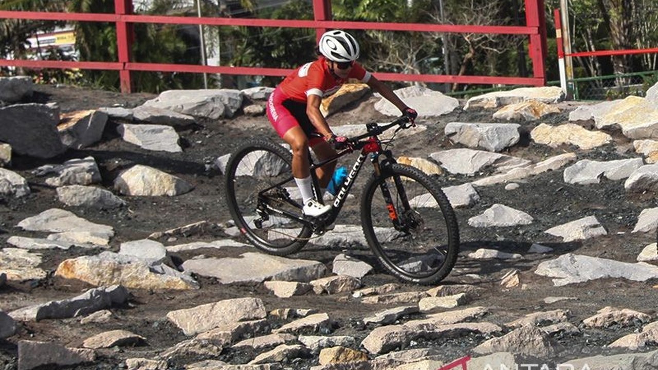 Pembalap sepeda gunung Indonesia, Sayu Bella Sukma Dewi, berhasil meraih medali perak dan perunggu pada Japan Mountain Bike Cup 2025 di Izu City, Jepang.