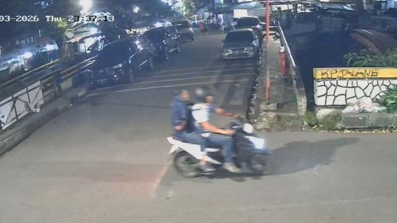 Dua pengendara motor yang diduga menyiram air keras ke Wakil Koordinator Komisi untuk Orang Hilang dan Korban Tindak Kekerasan (KontraS), Andrie Yunus (Istimewa)