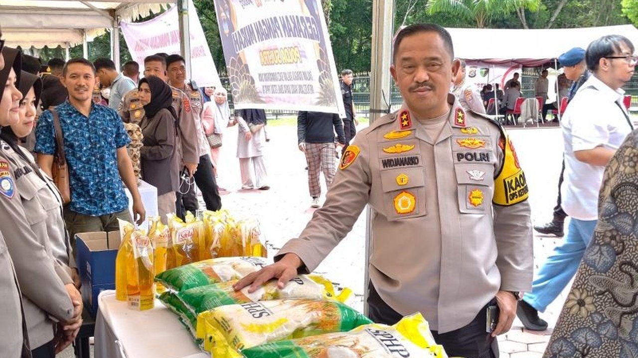 Polda Sultra menyiapkan 1.500 karung beras SPHP dalam Gerakan Pangan Murah serentak. Inisiatif ini bertujuan menjaga stabilitas ekonomi dan membantu masyarakat mendapatkan kebutuhan pokok dengan harga terjangkau.