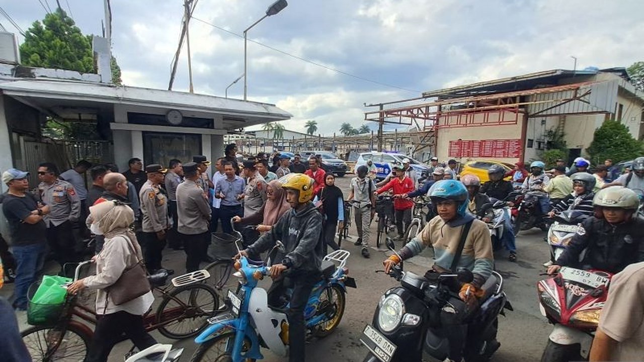 Polres Sumedang siagakan personel untuk Pengamanan Pembagian THR Kahatex bagi 35 ribu karyawan, memastikan proses berjalan aman dan kondusif, serta mencegah potensi pungli dan gangguan keamanan.