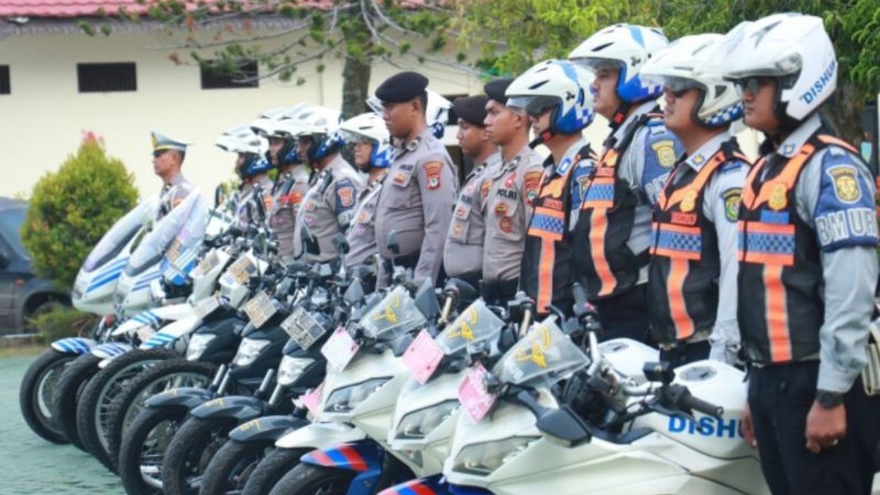 Polresta Banjarmasin menggelar Operasi Ketupat Intan 2026 dengan mengerahkan ratusan personel gabungan untuk amankan mudik Lebaran Idul Fitri 1447 H di Banjarmasin, demi kelancaran dan keamanan masyarakat.