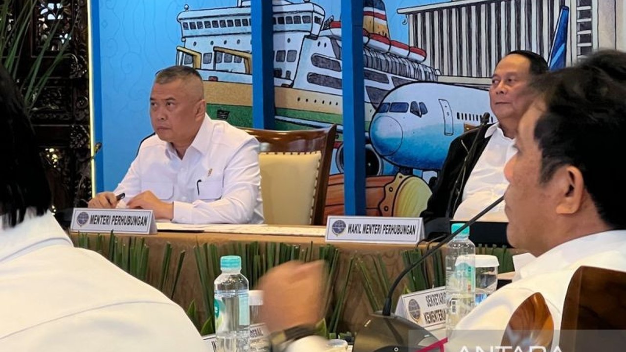 Kementerian Perhubungan memperkuat Pengawasan Angkutan Lebaran 2026 dengan mengoperasikan Posko Pusat Angkutan Lebaran Terpadu di Jakarta, memastikan kelancaran dan keamanan mudik bagi 143,9 juta pemudik.