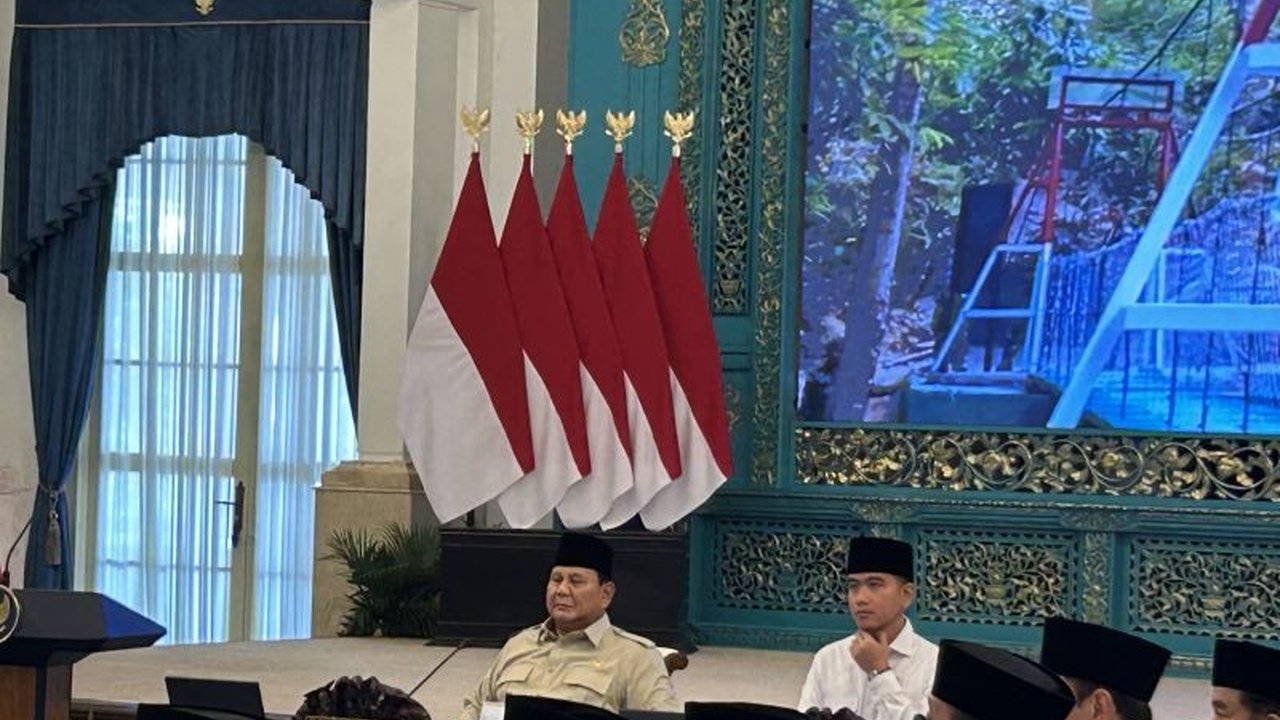 Presiden Prabowo Subianto menyampaikan Apresiasi Prabowo Satgas Bencana dan seluruh elemen yang terlibat dalam penanganan bencana di berbagai wilayah, menunjukkan respons cepat pemerintah dan dedikasi petugas.