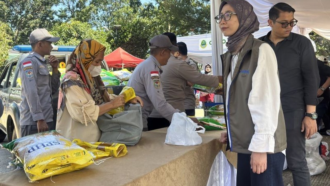 Polda Jabar sukses menggelar Gerakan Pangan Murah serentak di Jawa Barat, menyediakan 200 ton beras SPHP dan komoditas lain untuk stabilisasi harga jelang Lebaran 2026.