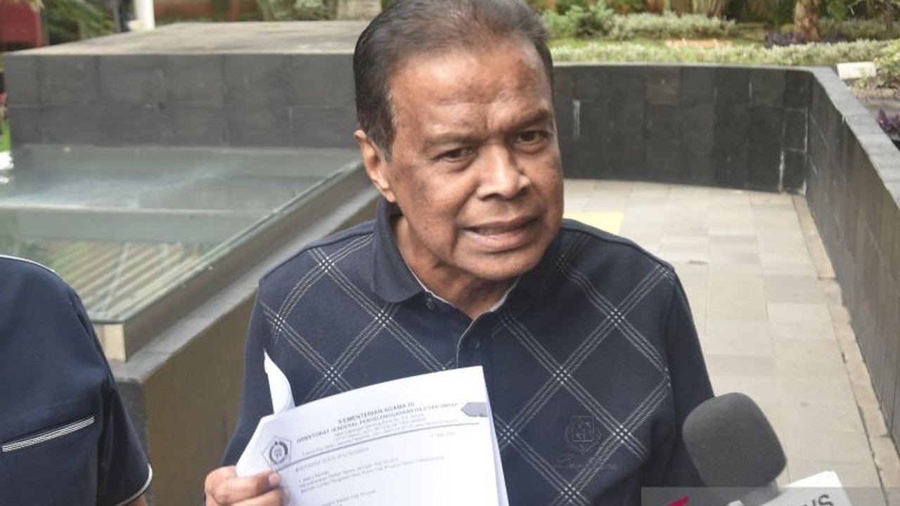 Pemilik biro travel Maktour, Fuad Hasan Masyhur, diperiksa KPK terkait kasus korupsi kuota haji, ia membantah menerima kuota ilegal dan justru mengaku diwajibkan mengisi kuota tersebut.