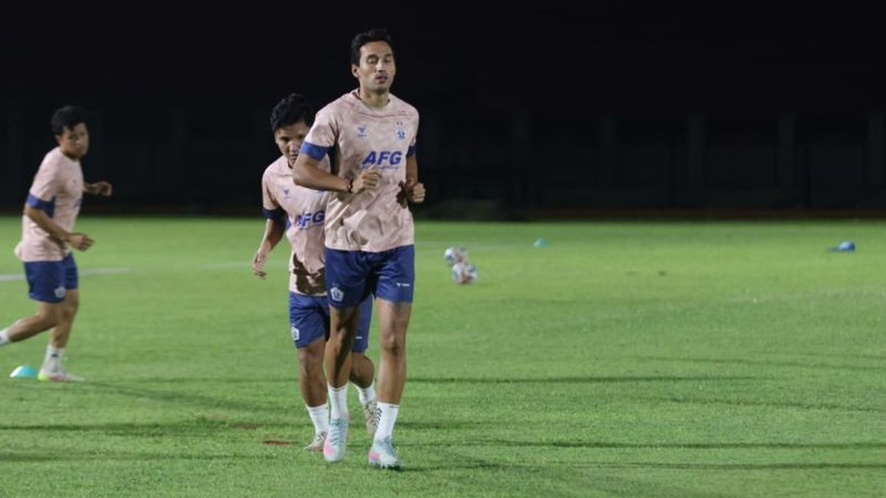 Manajemen Persik Kediri memutuskan meliburkan aktivitas tim jelang Idul Fitri 2026. Meski Persik Kediri libur Lebaran, pemain diwajibkan menjaga fisik dengan program latihan mandiri.