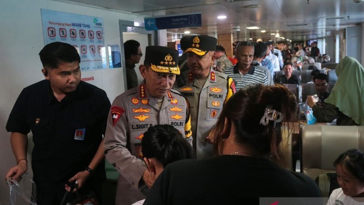 Kapolri Jenderal Pol Listyo Sigit Prabowo memastikan kesiapan Pengamanan Mudik Lebaran tahun ini, termasuk penempatan personel di kapal feri untuk mengantisipasi tindak kejahatan dan memastikan kelancaran perjalanan.