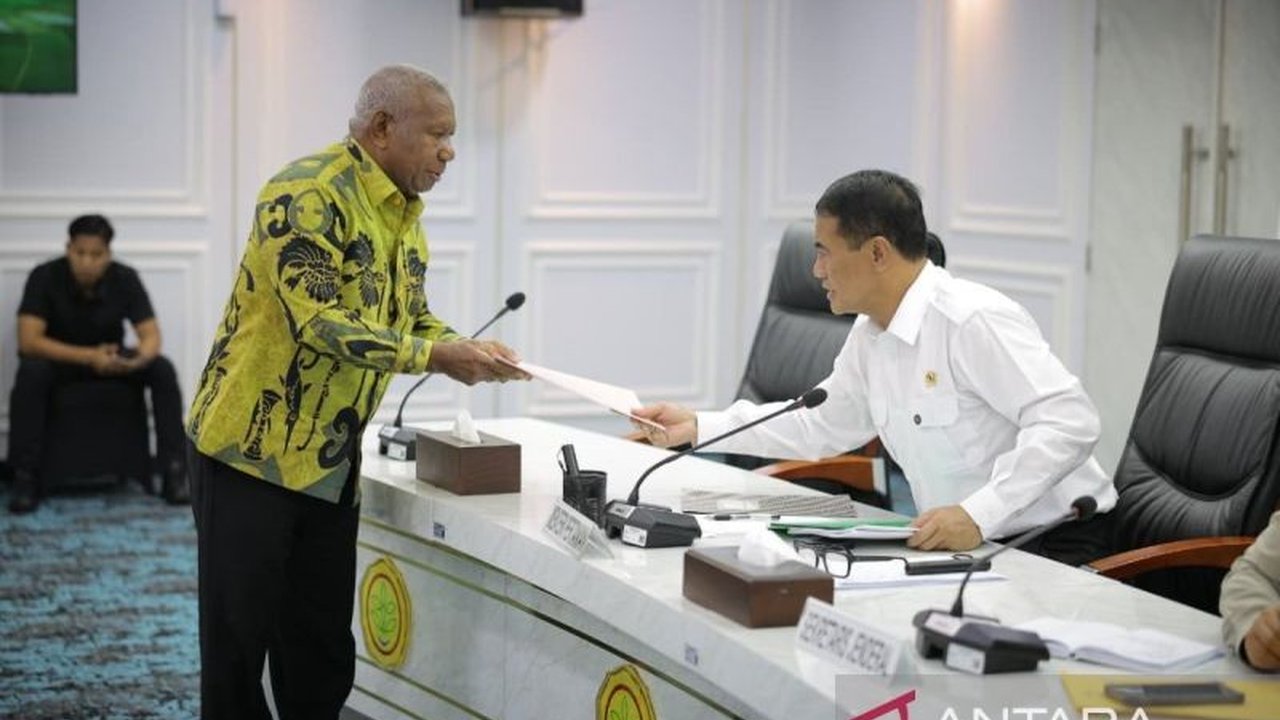 Pemerintah Provinsi Papua Barat berencana mengembangkan perkebunan kakao seluas 68.734 hektare hingga tahun 2027, sebuah langkah strategis untuk memperkuat ekonomi daerah melalui Pengembangan Kakao Papua Barat.