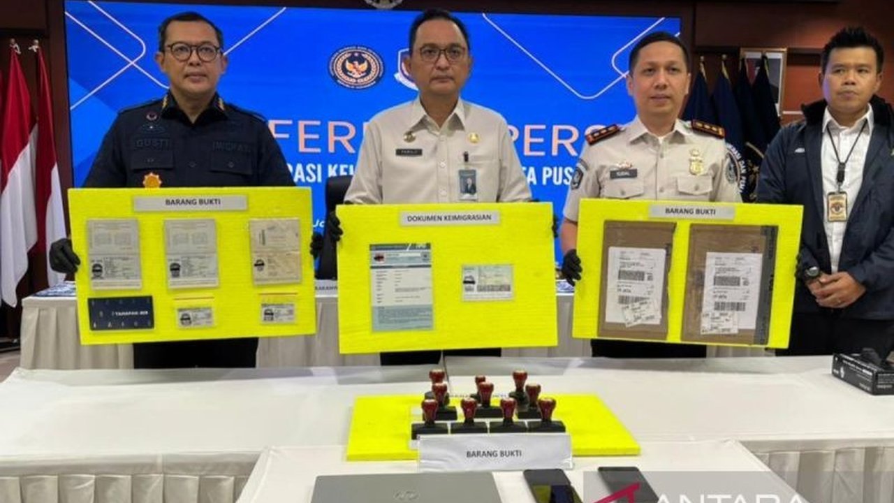 Imigrasi Jakarta berhasil menangkap seorang WN Pakistan berinisial NUD yang diduga terlibat dalam sindikat pemalsuan paspor dan pelanggaran izin tinggal.