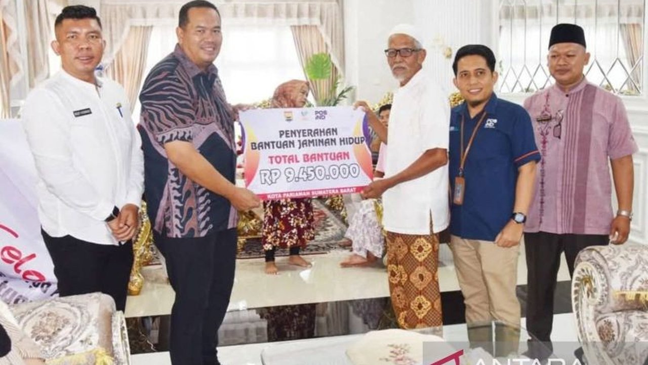 Kementerian Sosial (Kemensos) menyalurkan bantuan senilai Rp83,7 juta kepada 15 keluarga korban banjir dan longsor di Kota Pariaman, menegaskan komitmen pemerintah dalam pemenuhan kebutuhan dasar korban bencana hidrometeorologi.