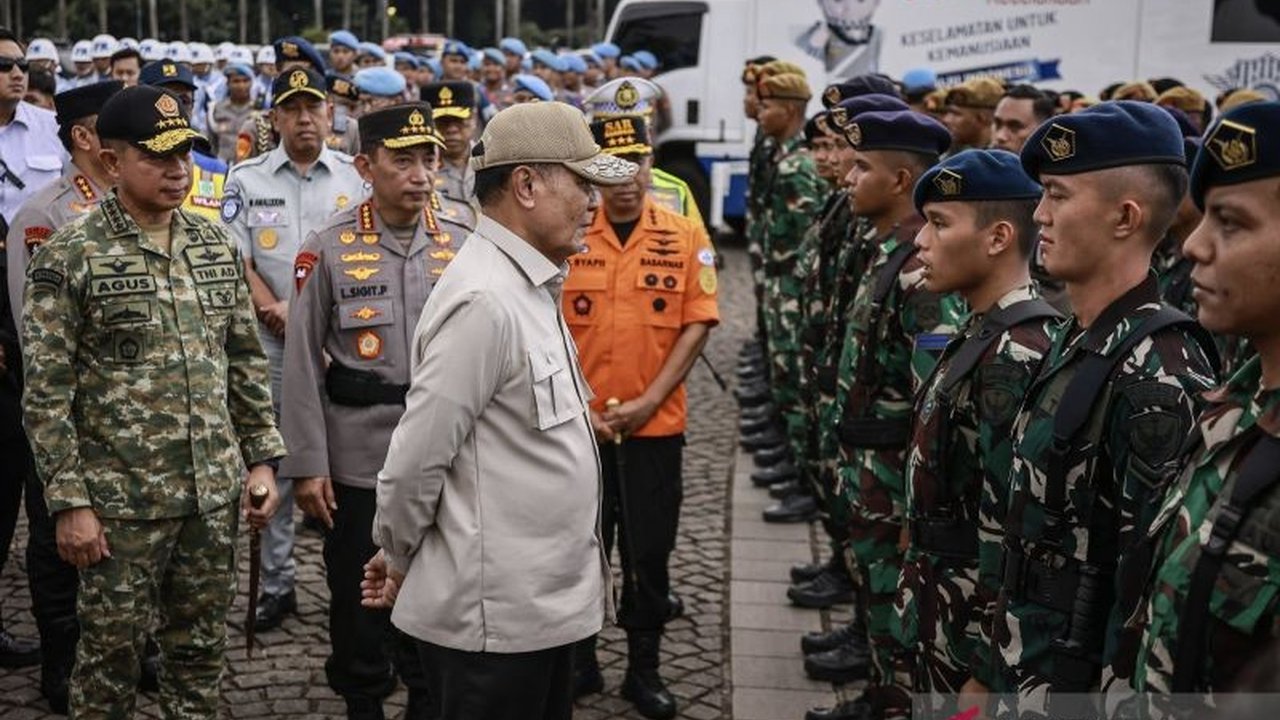 Jelang Idul Fitri, pemerintah memastikan Mudik Aman Lebaran dengan mengerahkan aparat TNI dan Polri, menjamin keamanan serta kenyamanan pemudik di seluruh jalur.