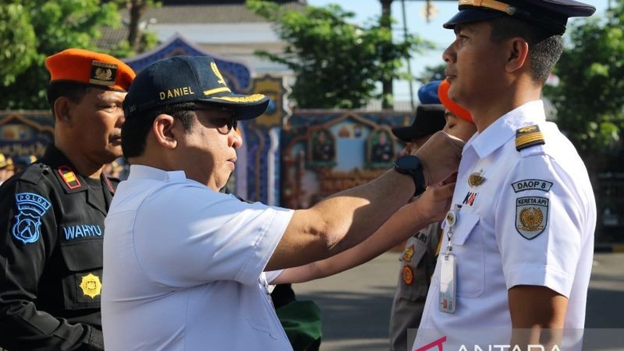 PT KAI Daop 8 Surabaya telah menyatakan kesiapan penuh menyambut masa Angkutan Lebaran 2026, berkomitmen memberikan pelayanan aman dan nyaman bagi penumpang kereta api.