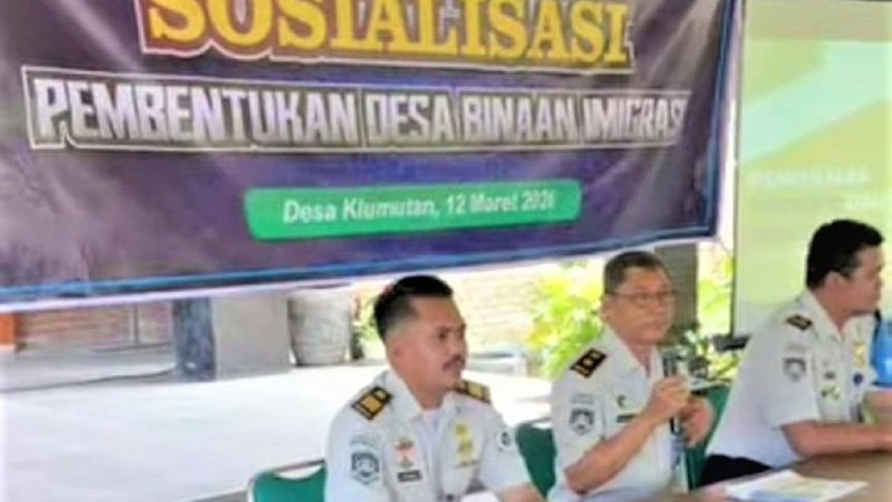 Kantor Imigrasi Madiun telah menetapkan Desa Klumutan sebagai Desa Binaan Imigrasi Madiun. Langkah ini bertujuan meningkatkan kesadaran hukum dan mencegah tindak pidana perdagangan orang.