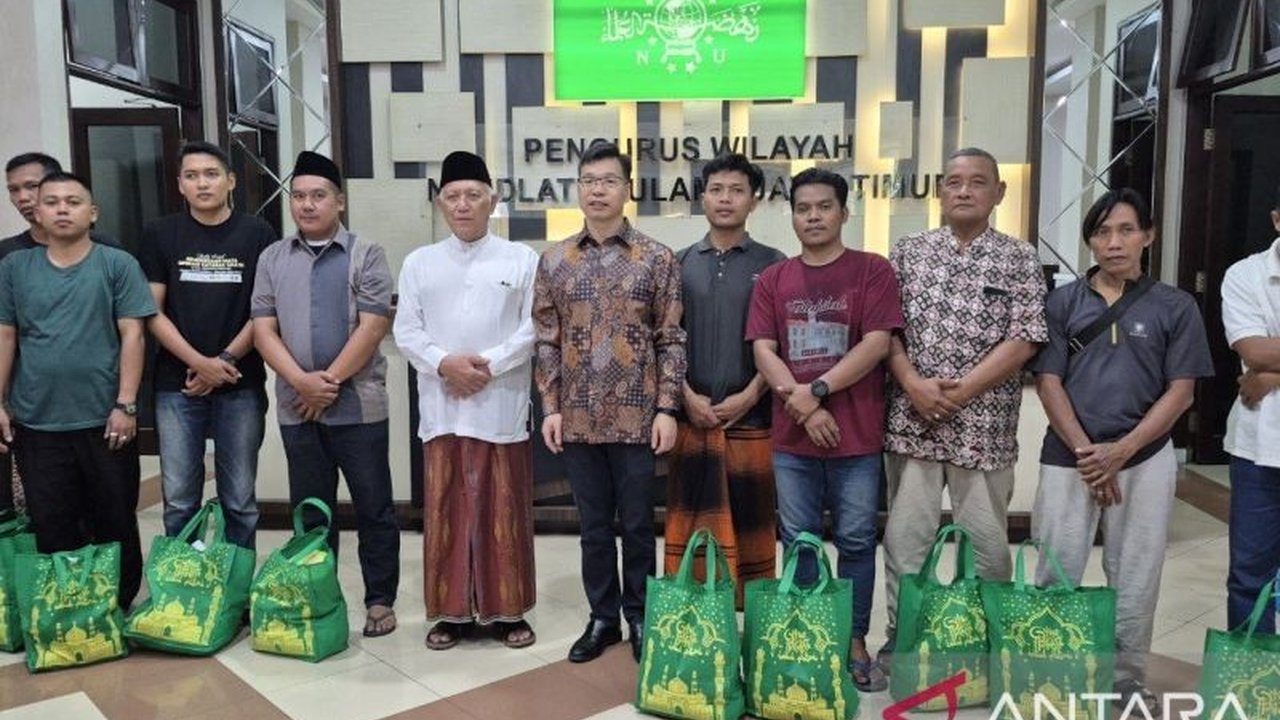 Konsulat Jenderal Tiongkok di Surabaya menyalurkan paket Ramadhan kepada ormas Islam di Jawa Timur. Aksi ini bertujuan mempererat persahabatan dan solidaritas, sekaligus menunjukkan perhatian Konjen Tiongkok Surabaya kepada umat Muslim menjelang Idulfitri