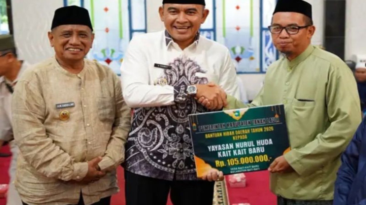 Pemerintah Kabupaten Tanah Laut serius tangani banjir di Kecamatan Bati-Bati dengan fokus pada perbaikan drainase. Simak langkah Pemkab atasi genangan air yang sering terjadi.