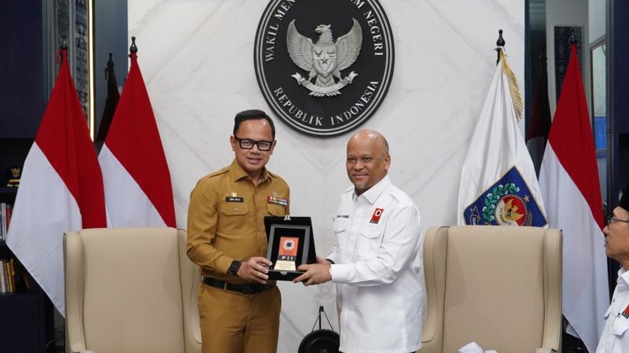 Kementerian Dalam Negeri (Kemendagri) menyatakan dukungan penuh terhadap inisiatif Persatuan Insinyur Indonesia (PII) untuk mengukur Indeks Keinsinyuran Pemerintahan 2026. Langkah ini diharapkan dapat meningkatkan kualitas pembangunan daerah dan kepatuhan