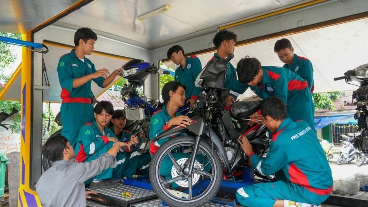 Ketua DPRD DKI Jakarta Khoirudin mendesak penambahan Pusat Pelatihan Kerja Daerah (PPKD Jakarta) guna mengatasi tingginya angka pengangguran di Ibu Kota, mengingat kapasitas pelatihan yang masih terbatas dan memicu masalah sosial.