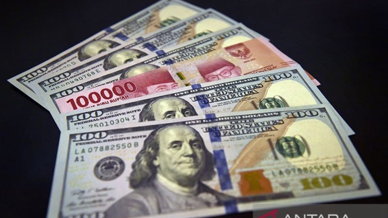 Pelemahan Rupiah terus berlanjut di tengah ketidakpastian perang Iran-AS-Israel dan kekhawatiran defisit APBN 2026, memicu pelaku pasar menghindari aset berisiko.