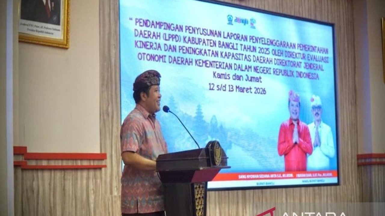Bupati Bangli Sang Nyoman Sedana Arta instruksikan OPD sajikan data akurat untuk LPPD Bangli 2025. Tujuannya, raih peringkat tertinggi EPPD 2024 dan penuhi kewajiban konstitusional.
