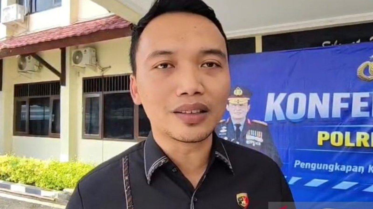 Polres Rembang berhasil mengamankan seorang pria asal Blora yang diduga terlibat dalam peredaran bubuk mercon ilegal seberat 5 kg, mengungkap modus operandi yang dipelajari dari media sosial.