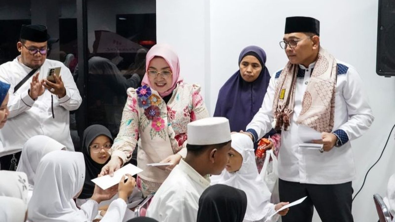 Pemerintah Kota Administrasi Jakarta Pusat menyelenggarakan Santunan Pemkot Jakpus bagi ratusan anak yatim, disabilitas, dan lansia, menghadirkan keberkahan Ramadan.