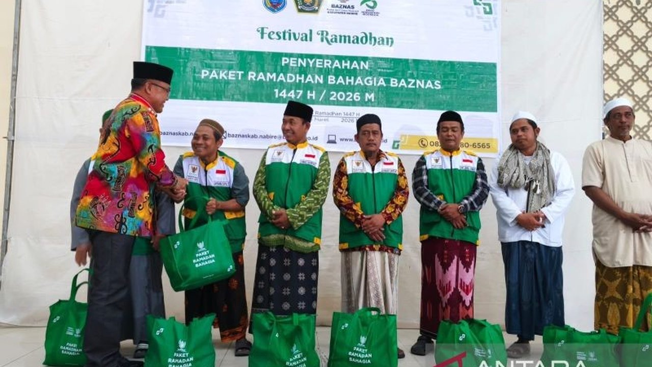 Baznas Nabire menyalurkan 250 Paket Ramadhan Bahagia dan ribuan ton beras zakat fitrah kepada UPZ serta mustahik, menegaskan komitmen dalam optimalisasi pengelolaan zakat dan kepedulian sosial di Papua Tengah.