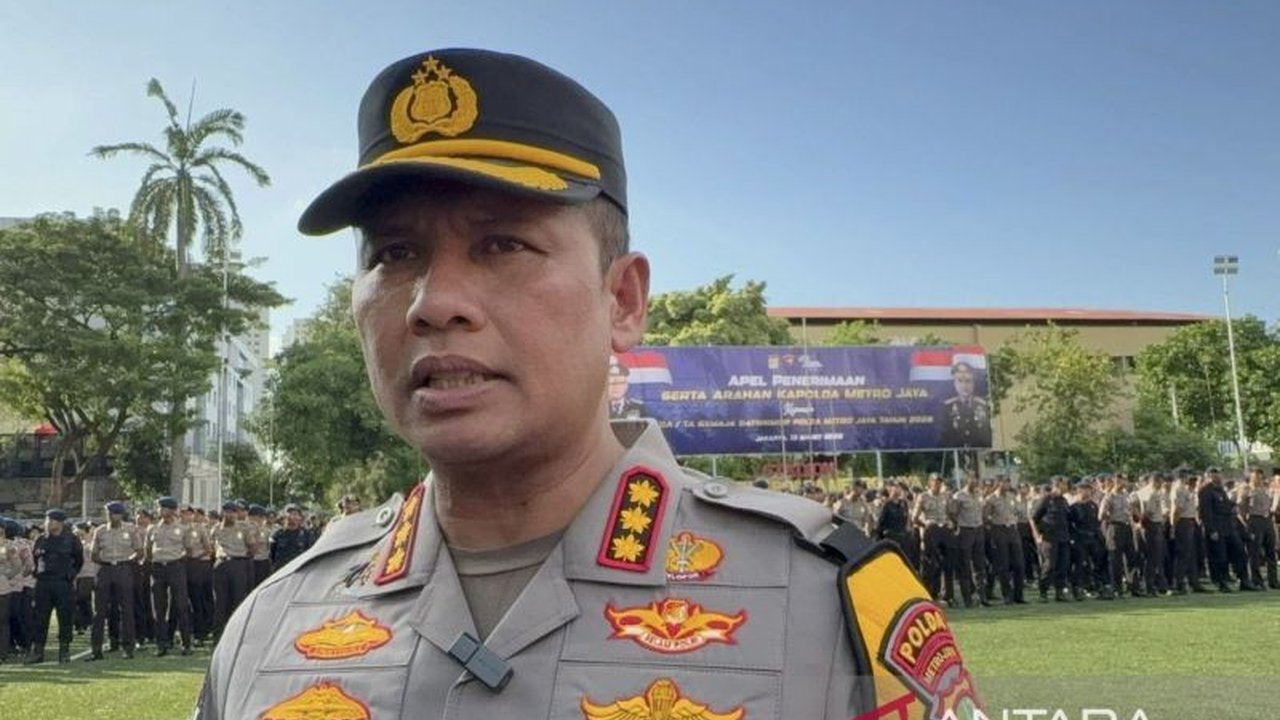 Tersangka kasus dugaan ijazah palsu Presiden Jokowi, Rismon Sianipar wajib lapor ke Polda Metro Jaya, bahkan saat Lebaran, meskipun telah mengajukan keadilan restoratif.
