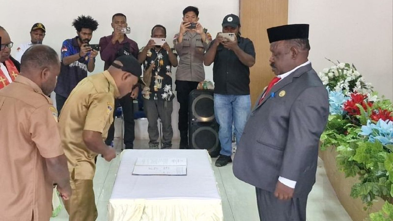 Bupati Lanny Jaya Aletinus Yigibalom menegaskan pentingnya pemerataan pendidikan Lanny Jaya sampai ke daerah terpencil, memastikan setiap anak mendapatkan akses layak dan meningkatkan kualitas SDM.