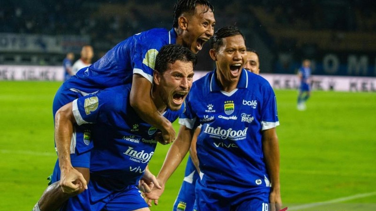 Gelandang andalan Persib Bandung, Thom Haye, dipastikan absen dalam laga krusial kontra Borneo FC. Simak alasan di balik ketidakhadirannya dan dampaknya bagi Maung Bandung.
