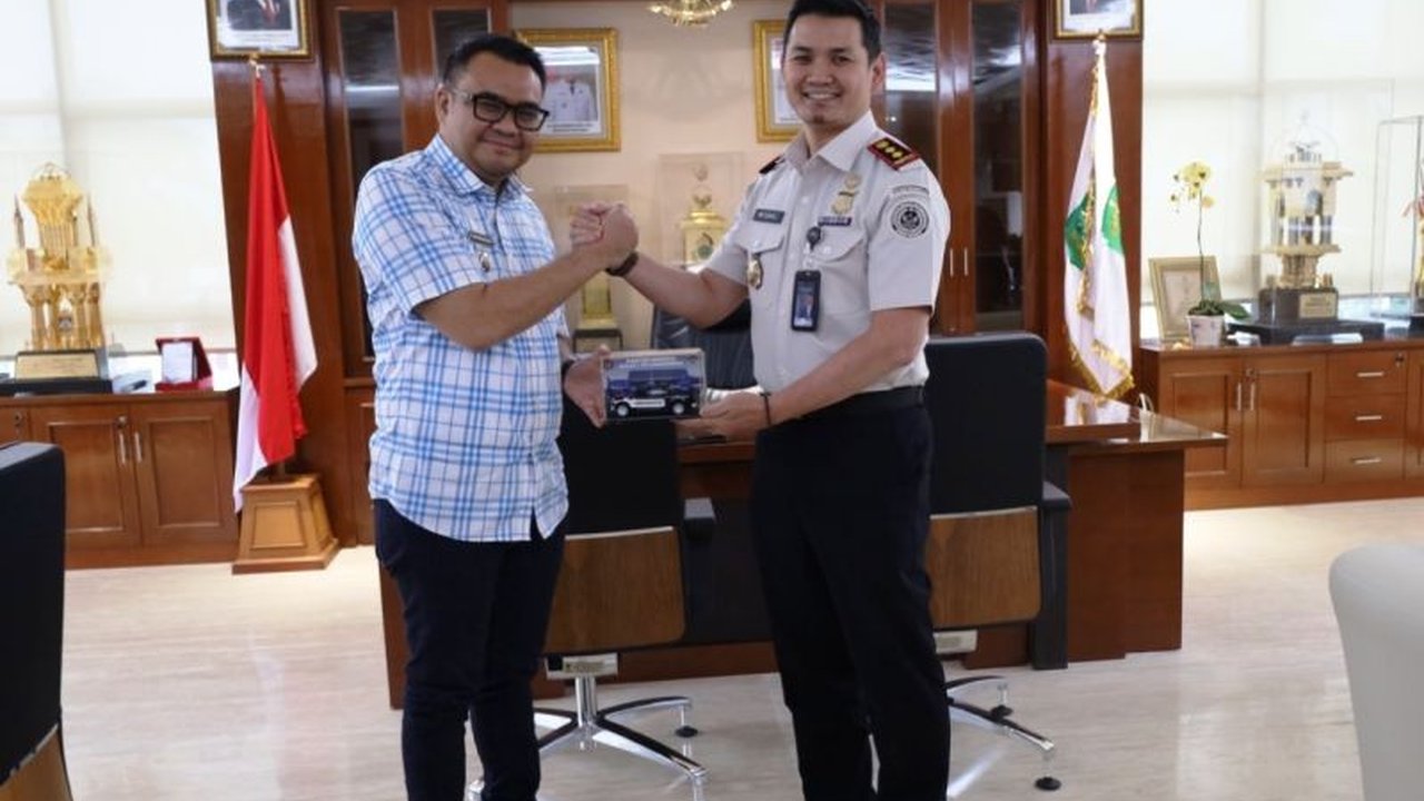 Kantor Imigrasi Kelas I TPI Samarinda berinovasi dengan menghadirkan layanan paspor satu hari di Mal Pelayanan Publik (MPP) Kabupaten Kutai Kartanegara, mempermudah warga Kukar dan sekitarnya.