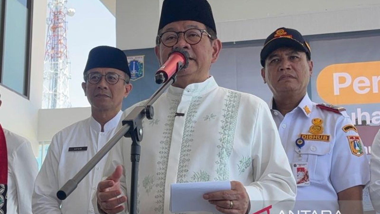 Gubernur DKI Jakarta Pramono Anung Wibowo menyerahkan ribuan Kartu Layanan Gratis (KLG) kepada warga Kepulauan Seribu, memastikan hak layanan bagi 15 golongan masyarakat. Simak detailnya!