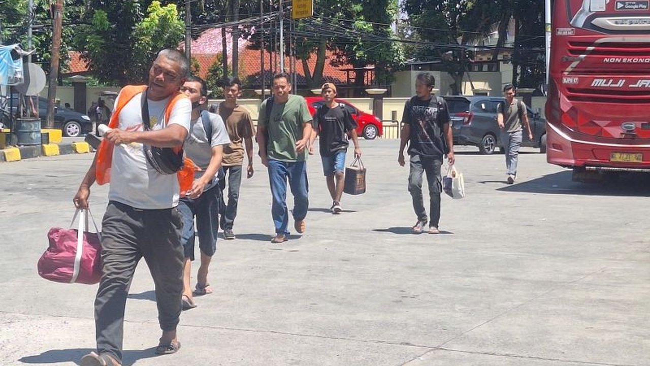 Jelang Idul Fitri 1447 H, 240 penumpang telah memulai Mudik Lebaran Lebak Bulus dari Terminal Lebak Bulus, Jakarta Selatan, menandai dimulainya arus mudik yang diprediksi memuncak pada pertengahan Maret.