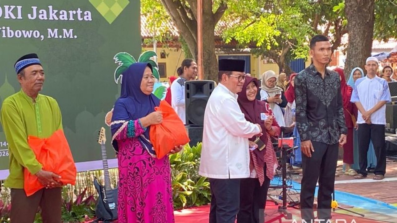 Gubernur DKI Jakarta Pramono Anung Wibowo meninjau langsung pelaksanaan program Pasar Murah DKI Jakarta di Pulau Pramuka, Kepulauan Seribu, memastikan ketersediaan pangan terjangkau jelang Idul Fitri.