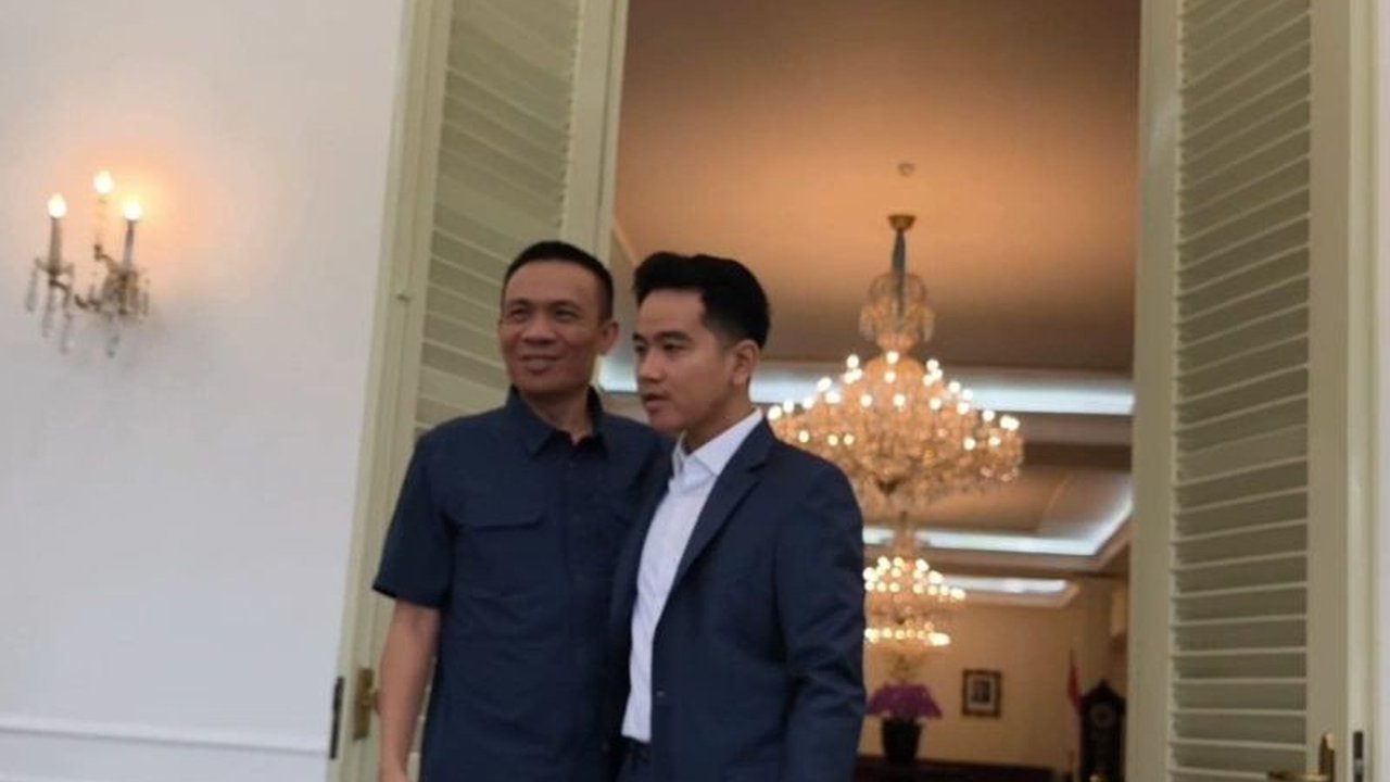 Wakil Presiden Gibran Rakabuming Raka menerima peneliti Rismon Sianipar di Istana, Jakarta, setelah Rismon menyampaikan permohonan maaf terkait polemik ijazah Jokowi.