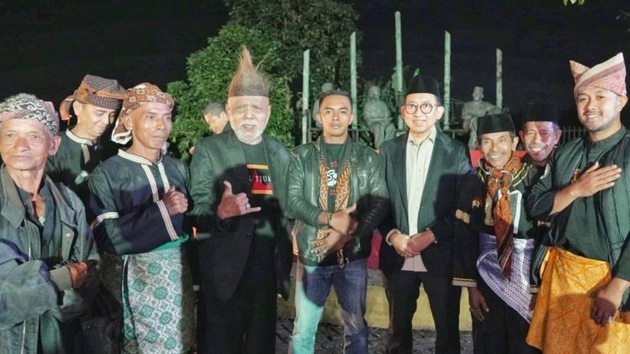 Menteri Kebudayaan Fadli Zon mendesak komunitas Silek Minangkabau untuk memiliki badan hukum, langkah krusial demi pelestarian berkelanjutan dan akses dukungan program budaya.