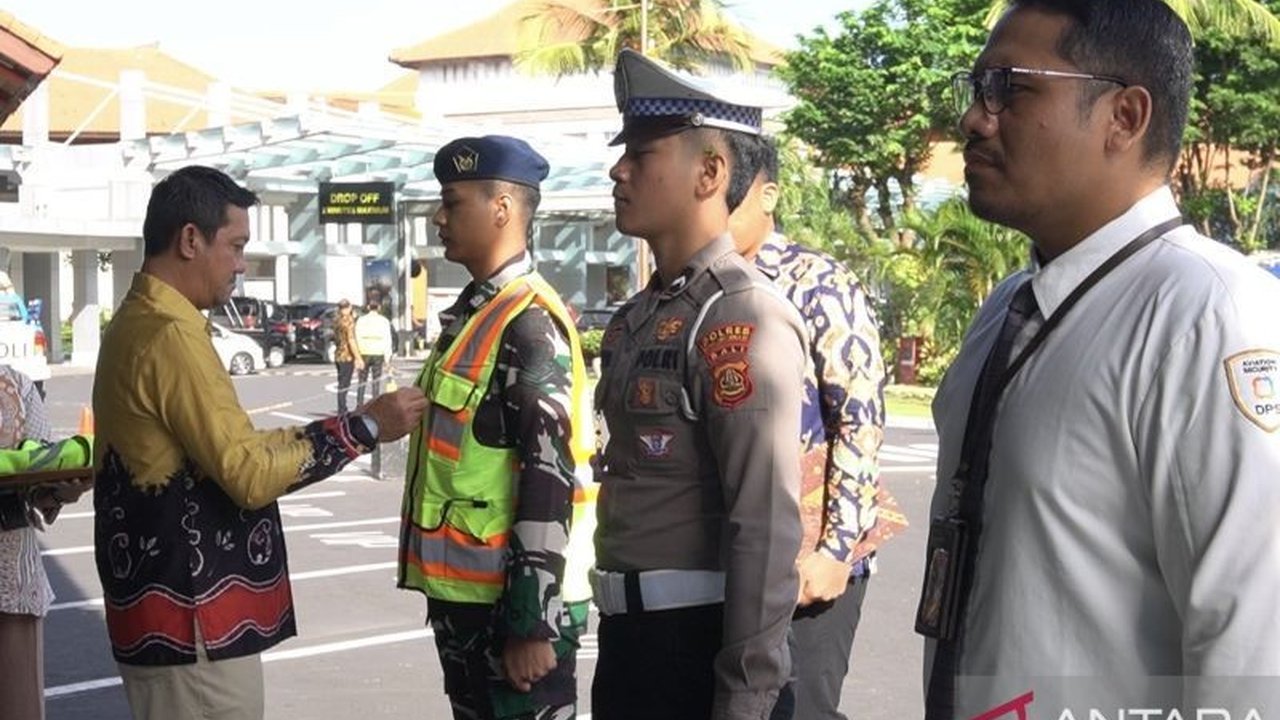 Bandara I Gusti Ngurah Rai membuka Posko Mudik Lebaran 2026 untuk mengantisipasi lonjakan penumpang dan potensi cuaca ekstrem, dengan kesiapan personel dan fasilitas menjadi prioritas utama.