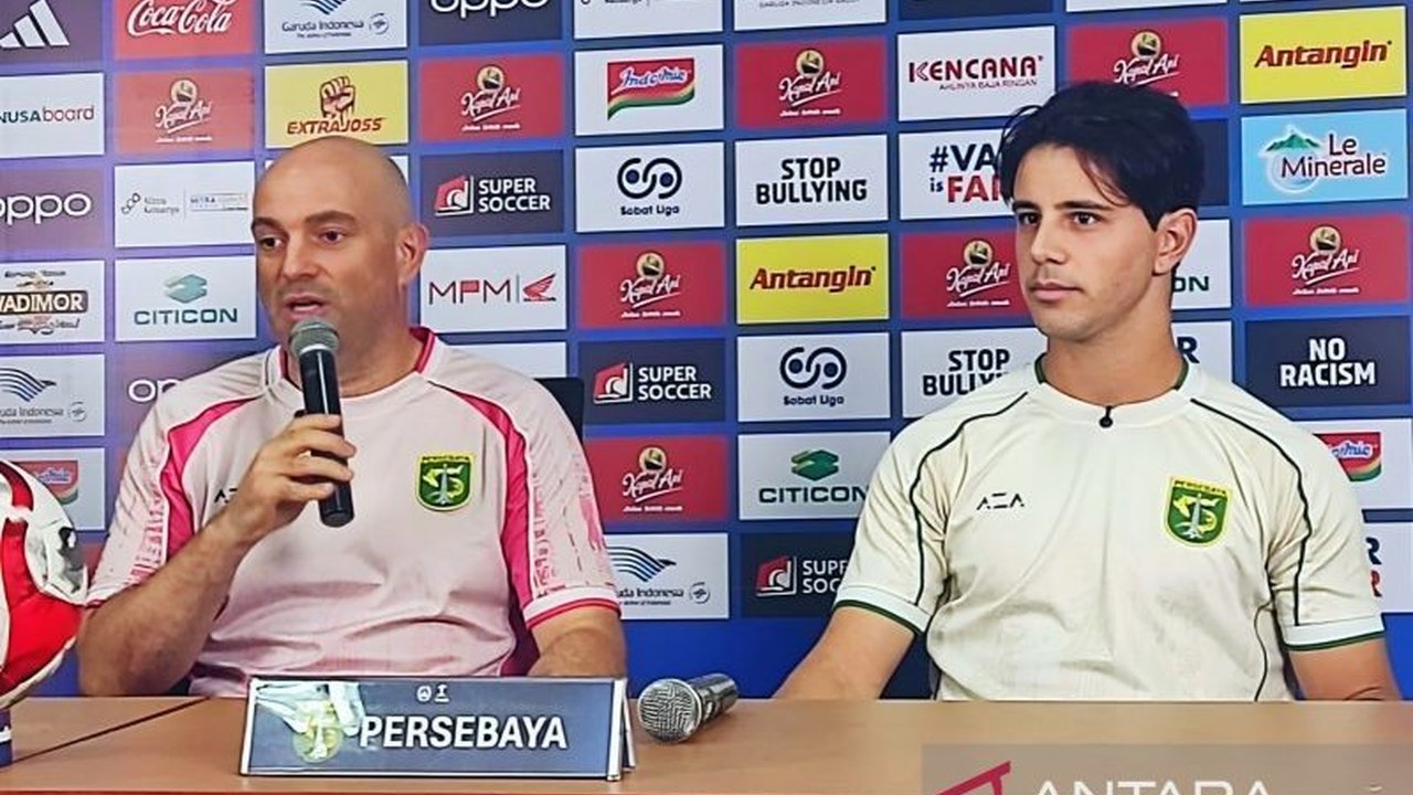 Pelatih Persebaya Surabaya, Bernardo Tavares, bertekad memulihkan mental pemainnya selama jeda kompetisi BRI Super League, menyusul kekalahan telak dari Borneo FC. Fokus utama adalah mengembalikan kepercayaan diri dan memperbaiki kesalahan tim untuk laga.