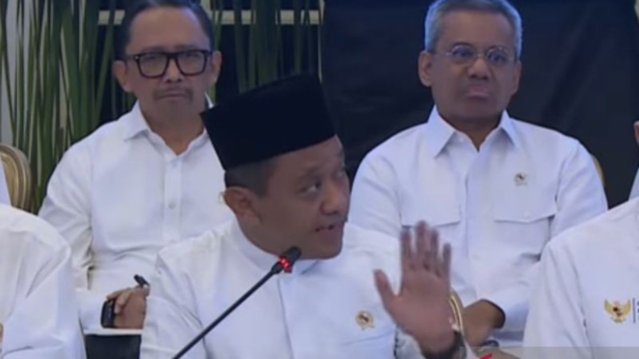 Menteri ESDM Bahlil Lahadalia tegas membantah isu krisis, memastikan ketersediaan batu bara nasional untuk PLTU aman dan memenuhi standar minimal, serta prioritas kebutuhan domestik.