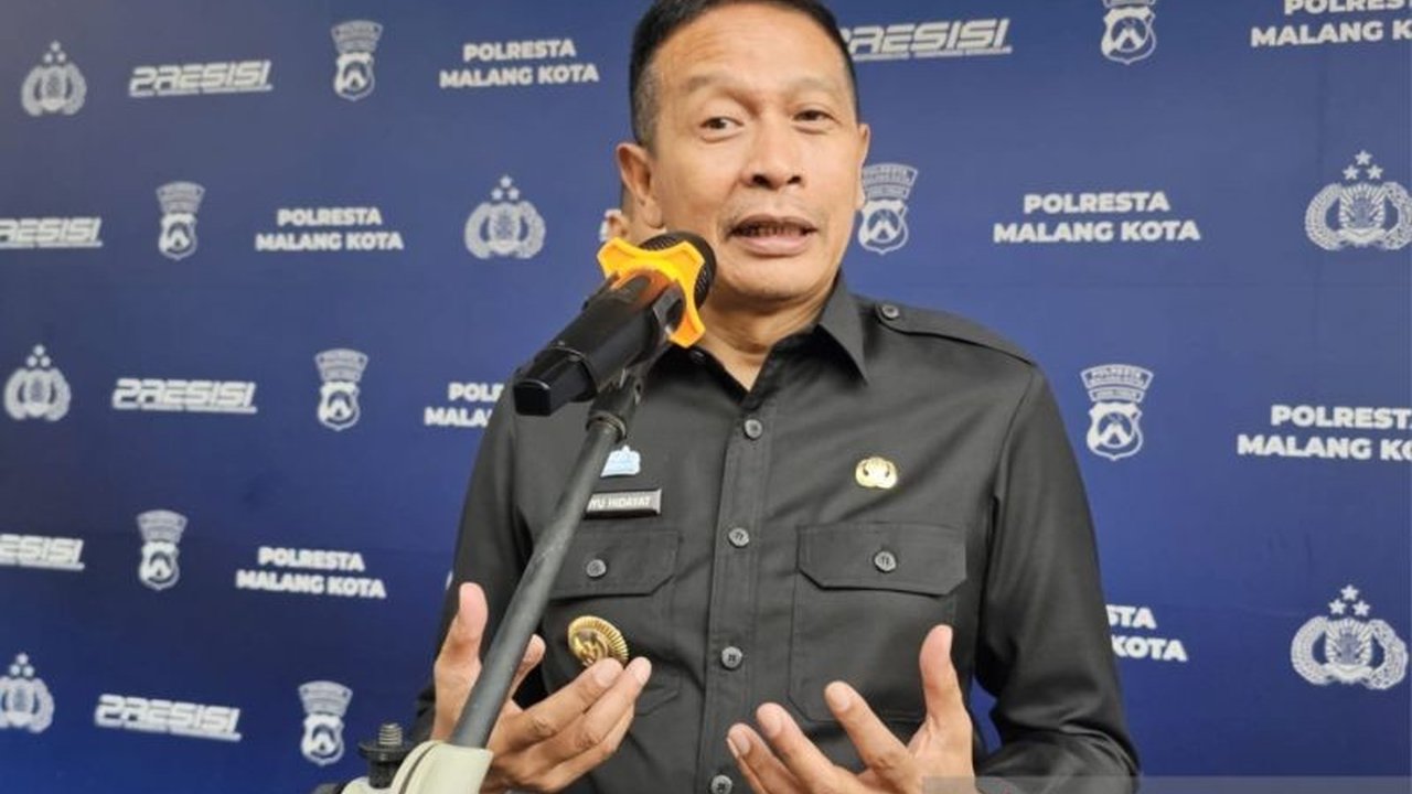 Wali Kota Malang Wahyu Hidayat menjelaskan mengapa program unggulan RT Berkelas belum bergulir, terkait penyesuaian regulasi dan usulan warga untuk memastikan tepat sasaran.