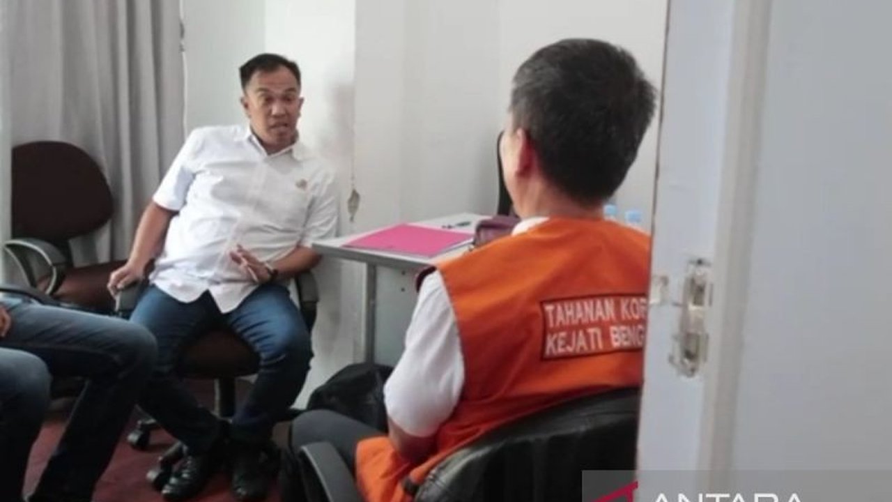 Kejaksaan Tinggi Bengkulu menetapkan HGTW, Direktur PT Hensan Andalas Putera, sebagai tersangka baru dalam kasus korupsi PLTA Musi, menambah daftar panjang pelaku yang diduga merugikan negara miliaran rupiah.