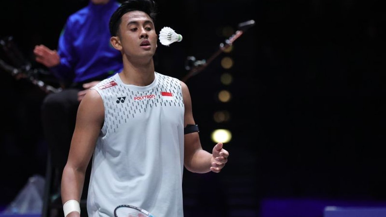 Tunggal putra Indonesia, Alwi Farhan, membagikan strategi sederhana untuk mengatasi tekanan di Swiss Open 2026 dengan menepuk dada demi menjaga ketenangan saat bertanding. Ini adalah strategi Alwi Farhan Swiss Open 2026.