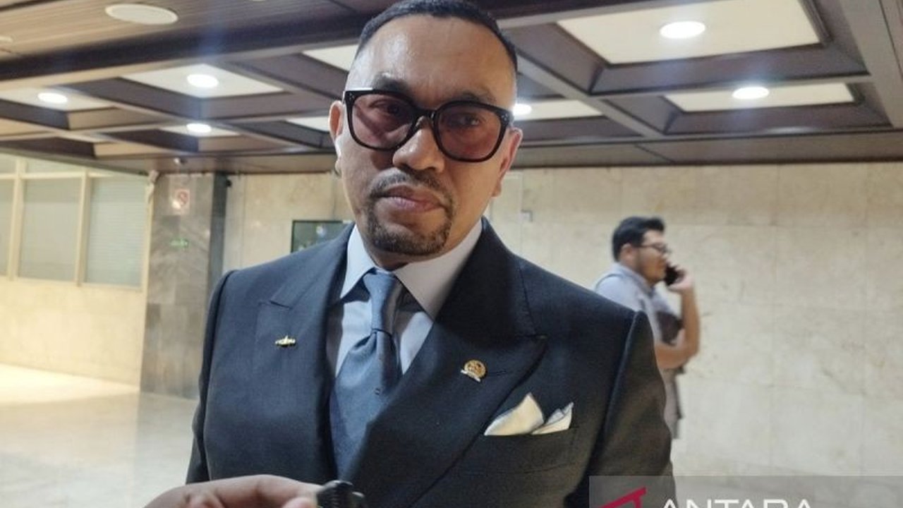 Wakil Ketua Komisi III DPR RI mendesak kepolisian segera mengusut tuntas pelaku dan dalang di balik kasus penyiraman air keras Andrie Yunus, aktivis KontraS, yang mengancam iklim demokrasi.