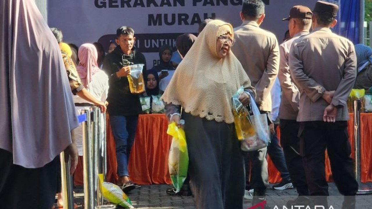 Polda Jawa Tengah dan Perum Bulog bersinergi menggelar Gerakan Pangan Murah (GPM) serentak, menyediakan puluhan ribu ton beras dan kebutuhan pokok lainnya untuk masyarakat jelang Lebaran guna menjaga stabilitas harga.