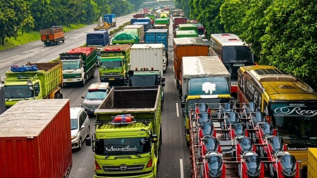 Komisi V DPR RI menyoroti parahnya kerusakan jalan Tol Jakarta-Tangerang yang membahayakan pengendara, mendesak perbaikan segera menjelang arus mudik Lebaran 2026.