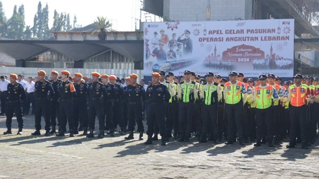 PT Kereta Api Indonesia (KAI) Daerah Operasi (Daop) 2 Bandung mengerahkan 778 personel keamanan dan ratusan petugas ekstra demi kelancaran Mudik Lebaran 2026. Penyiagaan ini memastikan perjalanan aman, nyaman, dan tepat waktu bagi para pemudik.