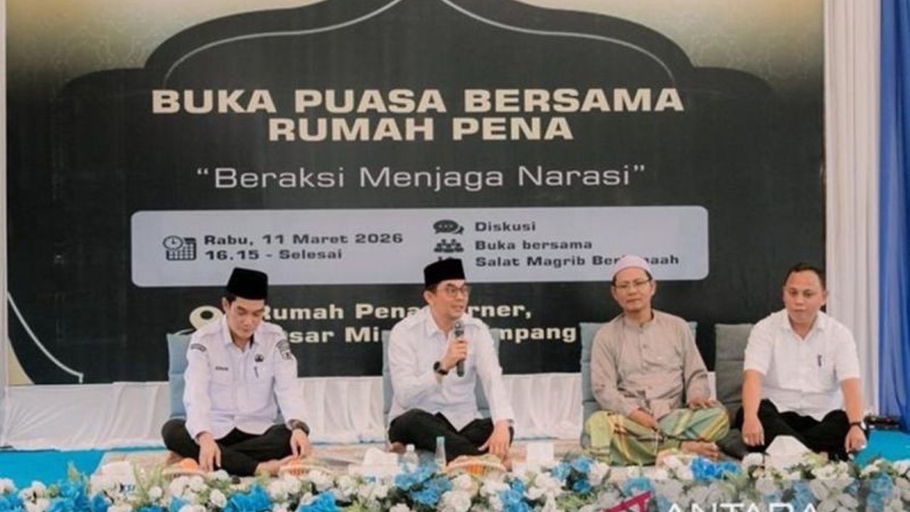 Bupati Tanah Bumbu Andi Rudi Latif memperkuat gerakan Literasi Kreatif Tanah Bumbu dengan meresmikan kantor Komunitas Rumah Pena, diharapkan menjadi pusat kolaborasi dan pencetak SDM unggul.
