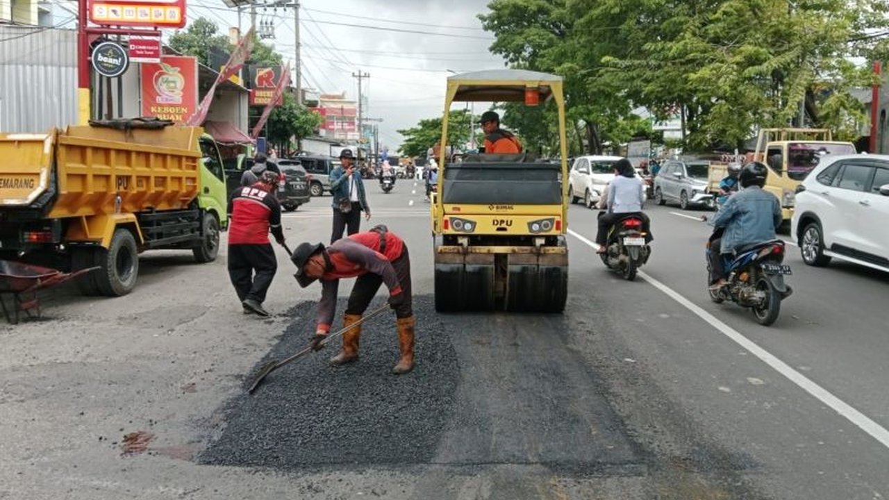 Pemerintah Kota Semarang mengumumkan 97 persen jalan di wilayahnya siap menyambut arus mudik Lebaran 2026, menjamin kenyamanan perjalanan bagi pemudik.